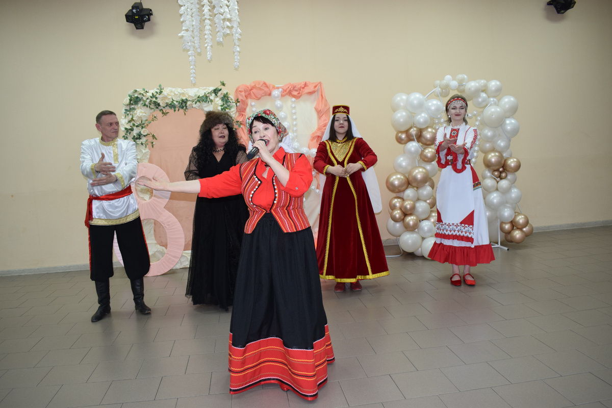 На празднике, посвященном году дружбы народов