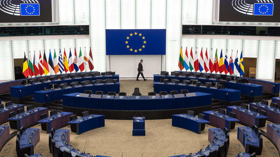     Le Parisien: евродепутаты оконфузились, не найдя Иран на карте CHRISTOPHE PETIT TESSON/EPA/TASS