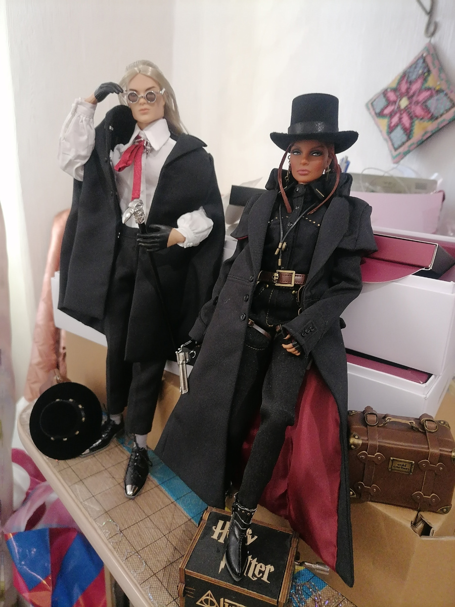 Простите, фото не парадное. Сделано было просто для семейного архива, сразу после распаковки🙈