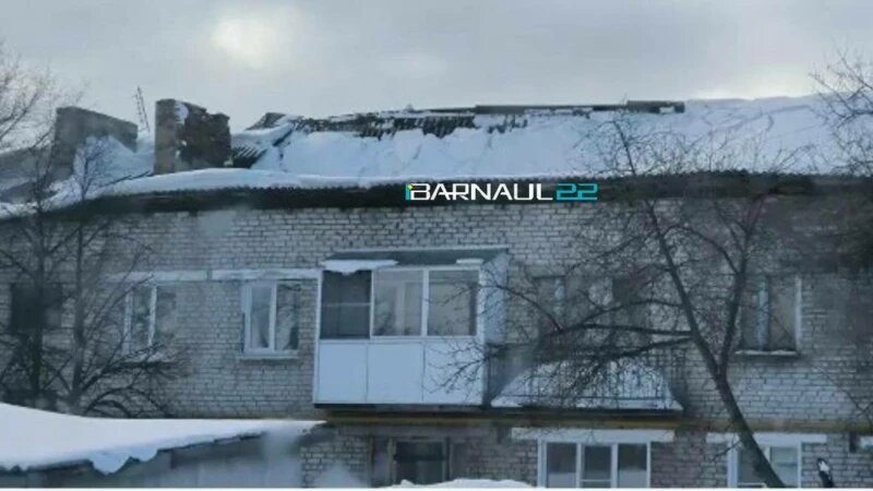     В алтайском поселке обрушилась крыша многоквартирного жилого дома. Barnaul 22