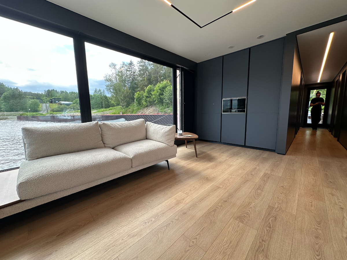 Минерально-каменный ламинат Stone Floor в отеле на воде Aqua Stories