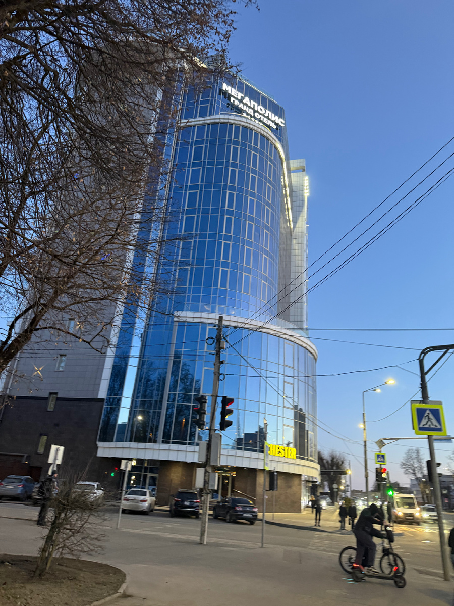 Отель мегаполис. Фотография автора.