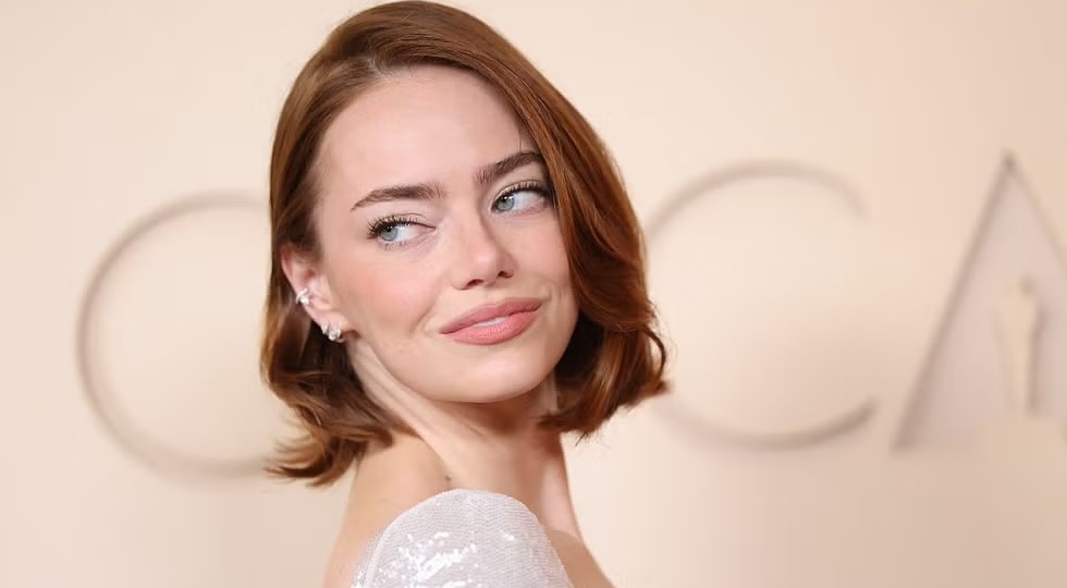 Чувственное со спины и невинное спереди: невероятное платье Эммы Стоун на "Оскаре - 2026"