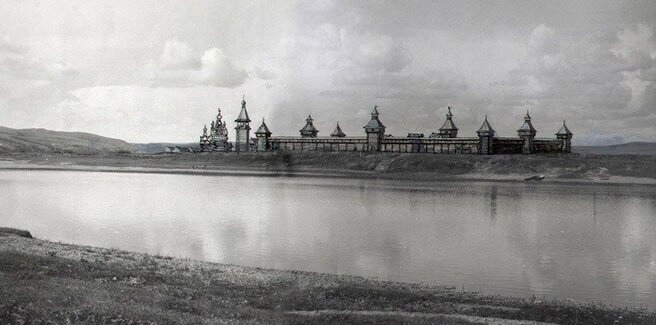 Панорама Нерчинского острога
Источник: Реконструкция Н. П. Крадина, фотография взята в открытом доступе интернета