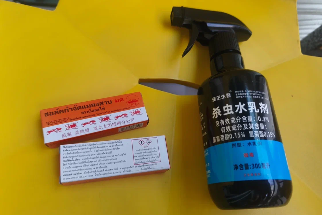 Фото автора. Мелки и спрей от насекомых