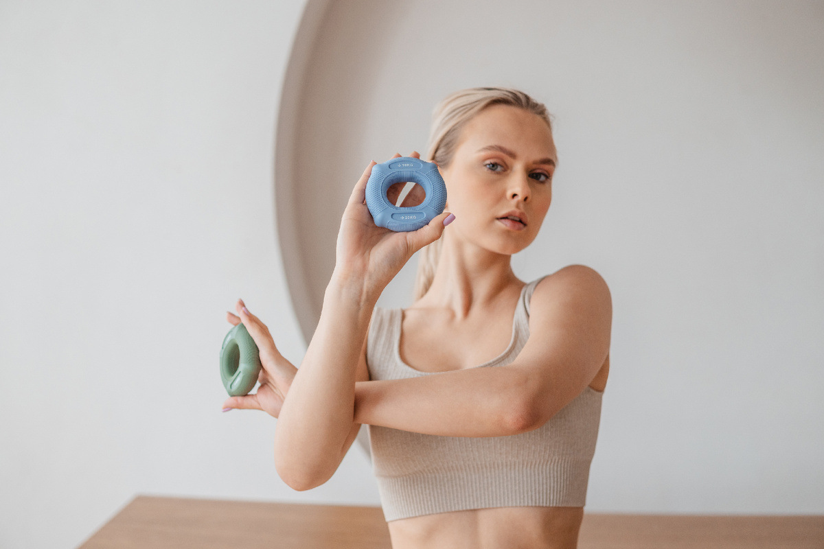 Как кистевой эспандер помогает женщинам обрести красивые и здоровые руки?