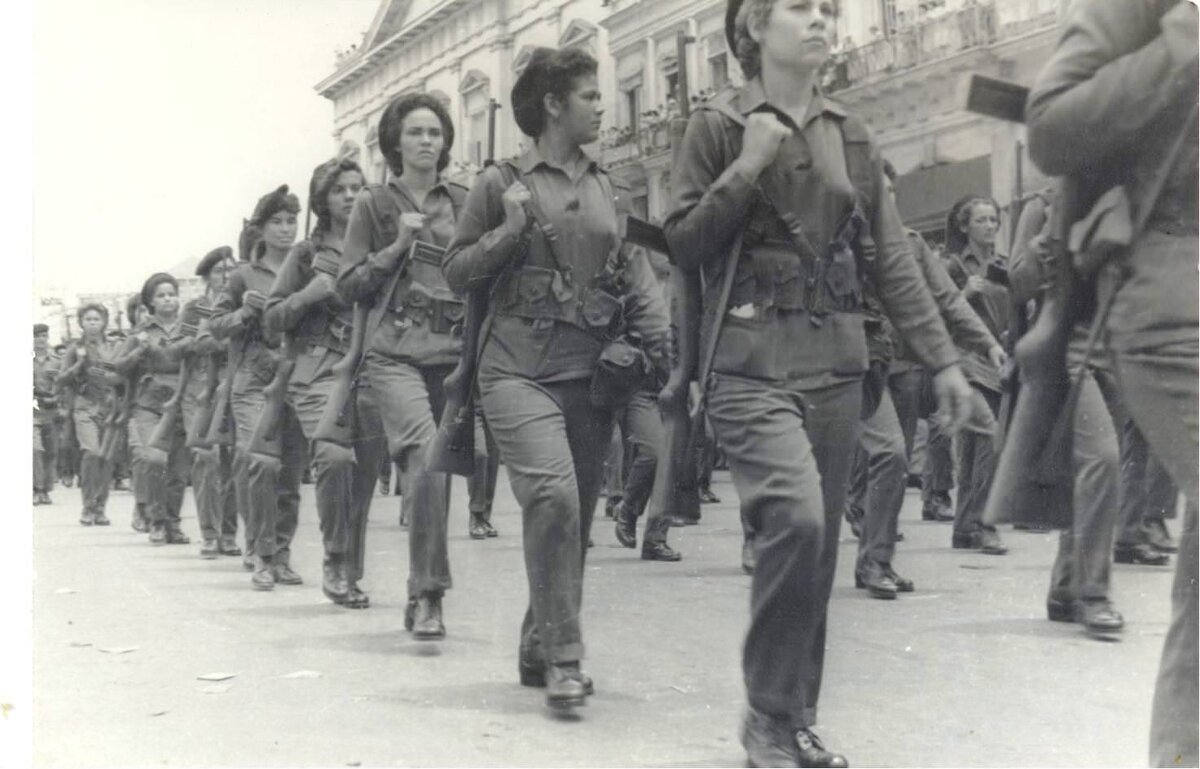 Парад вооружённых сил Кубы после победы коммунистической революции в 1959 году 