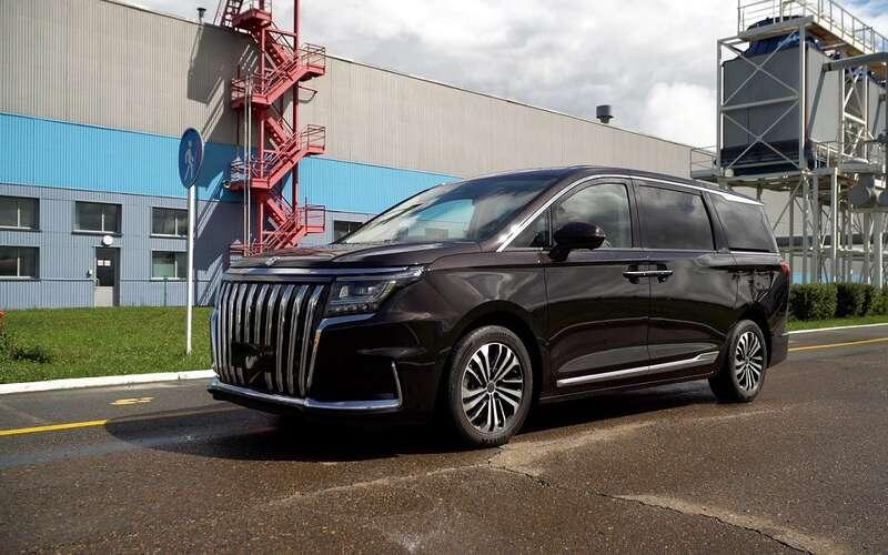 Во внешности Соллерса SP7 глазу невозможно за что-то зацепиться.Соллерса SP7
📷
