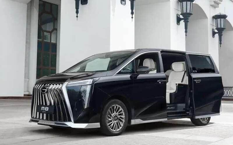 GAC M8 можно назвать эпатажным. Особенно за его переднюю оптику сложной формы.GAC M8
📷
