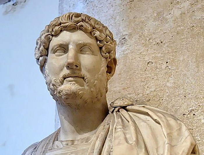    Император Адриан, принявший решение отделить империю от непокорных племён.