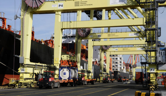     Фото: Контейнерный терминал Санкт-Петербург