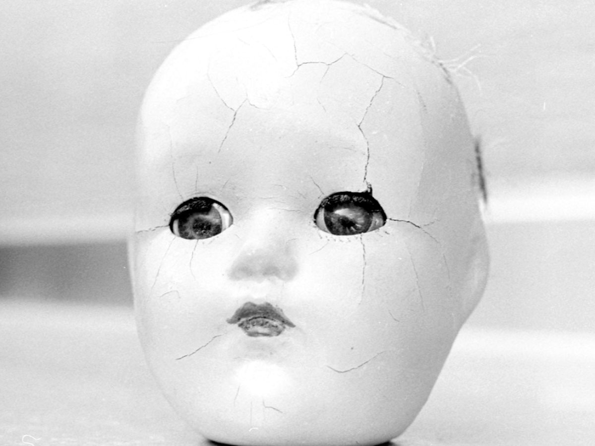 Нарцисс взаимодействует не с вами, а с вашим образом, который сам придумал, чтобы поддерживать своё чувство реальности