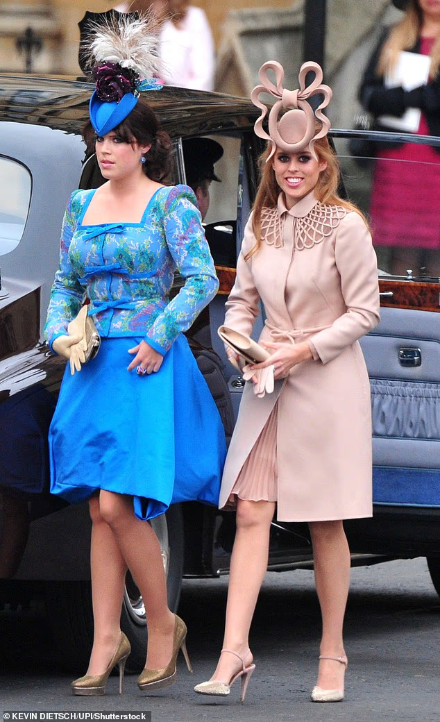 Принцессы Евгения и Беатрис на свадьбе принца Уильяма и Кэтрин Мидллтон в 2011 году,