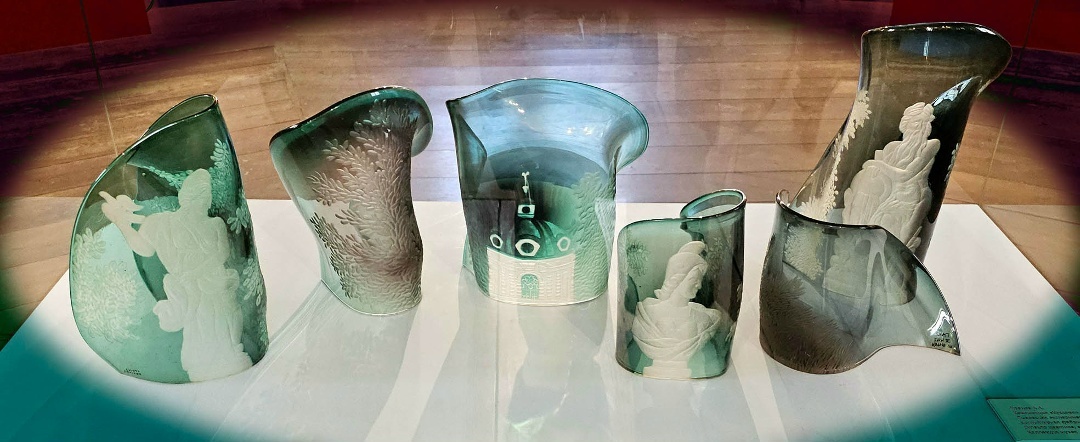 Александр Иванов «Кусково» 1986 г. Цветное стекло, гравировка