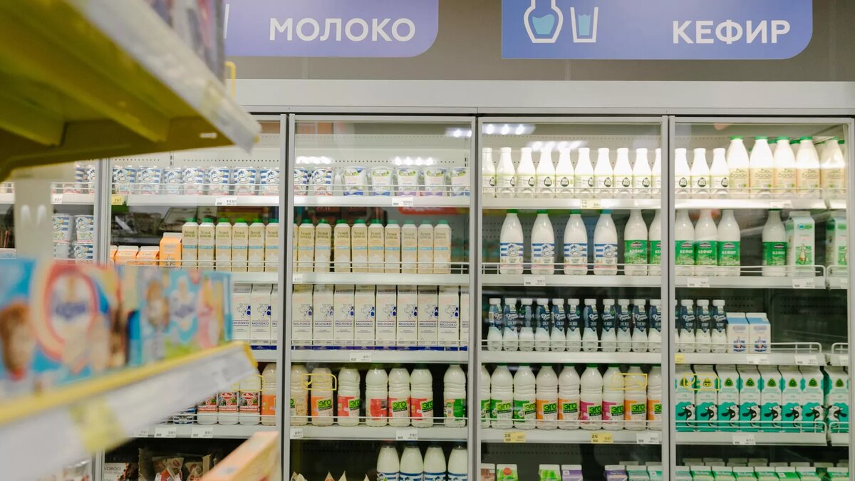 Молочная продукция на витрине магазина / © Sputnik / Варвара Гертье