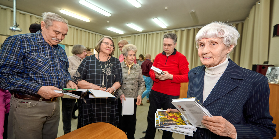 Бывший журналист «Нейвы» представила свою книгу