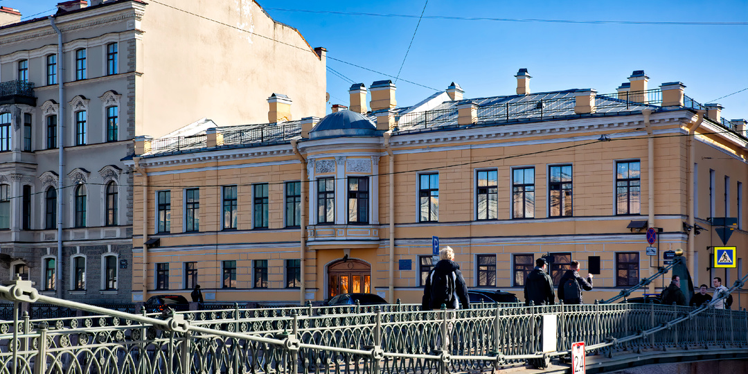 От Монферрана до "Первого отдела": история дома на набережной Мойки
