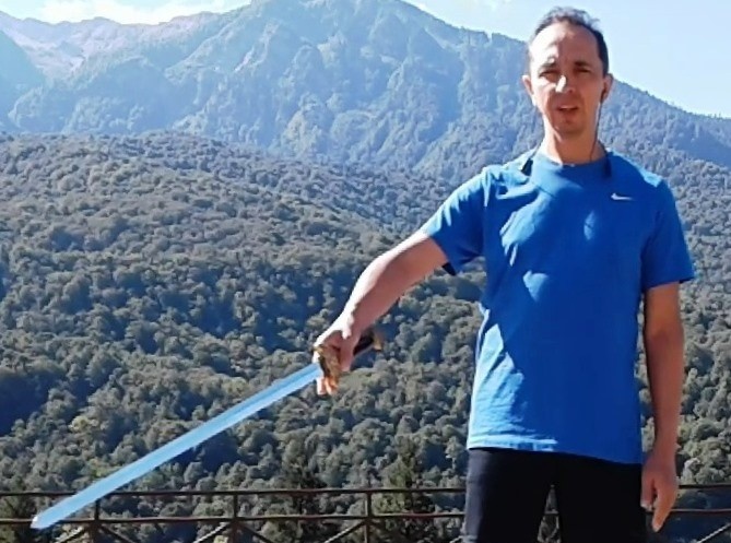 Автор статьи с мечом Цзян