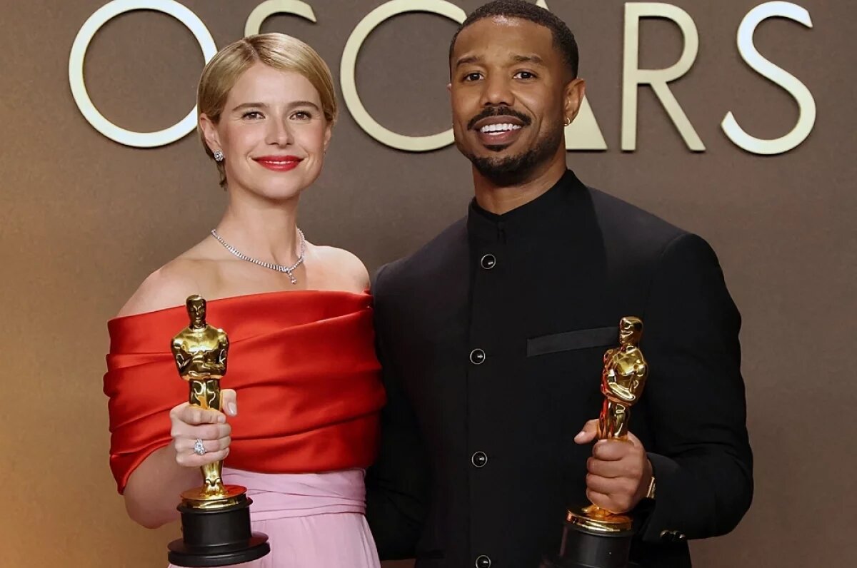    Джесси Бакли, обладательница премии «Оскар» за лучшую женскую роль в фильме «Гамнет», и Майкл Б. Джордан, обладатель премии «Оскар» за лучшую мужскую роль в фильме «Грешники».