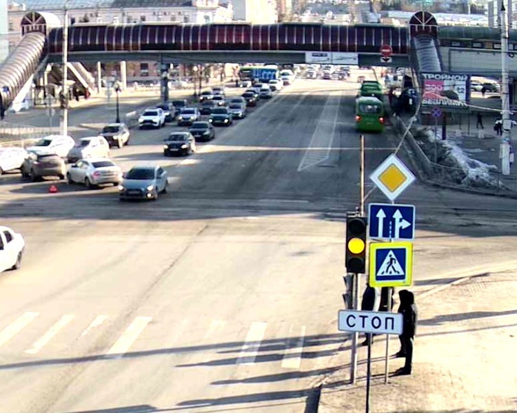     В Курске водителей предупредили о возможной пробке около Центрального рынка