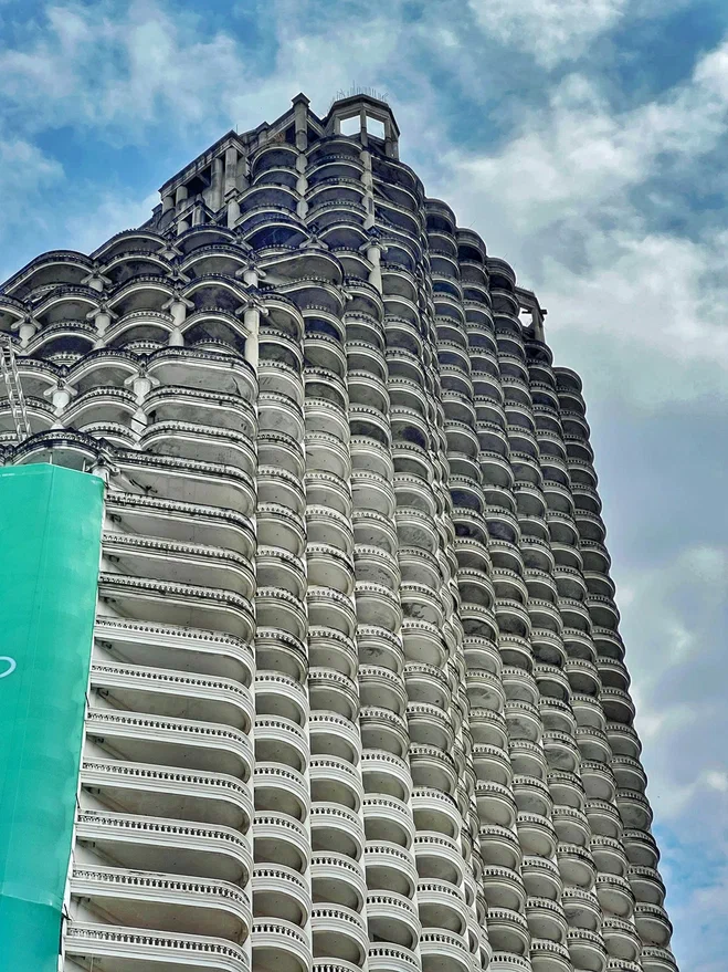 Сатхорн Юник Тауэр. Башня-призрак. Бангкок, Таиланд. Фото автора