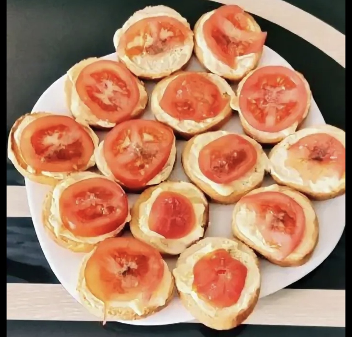 Бутерброды с помидорами, из Интернета. 