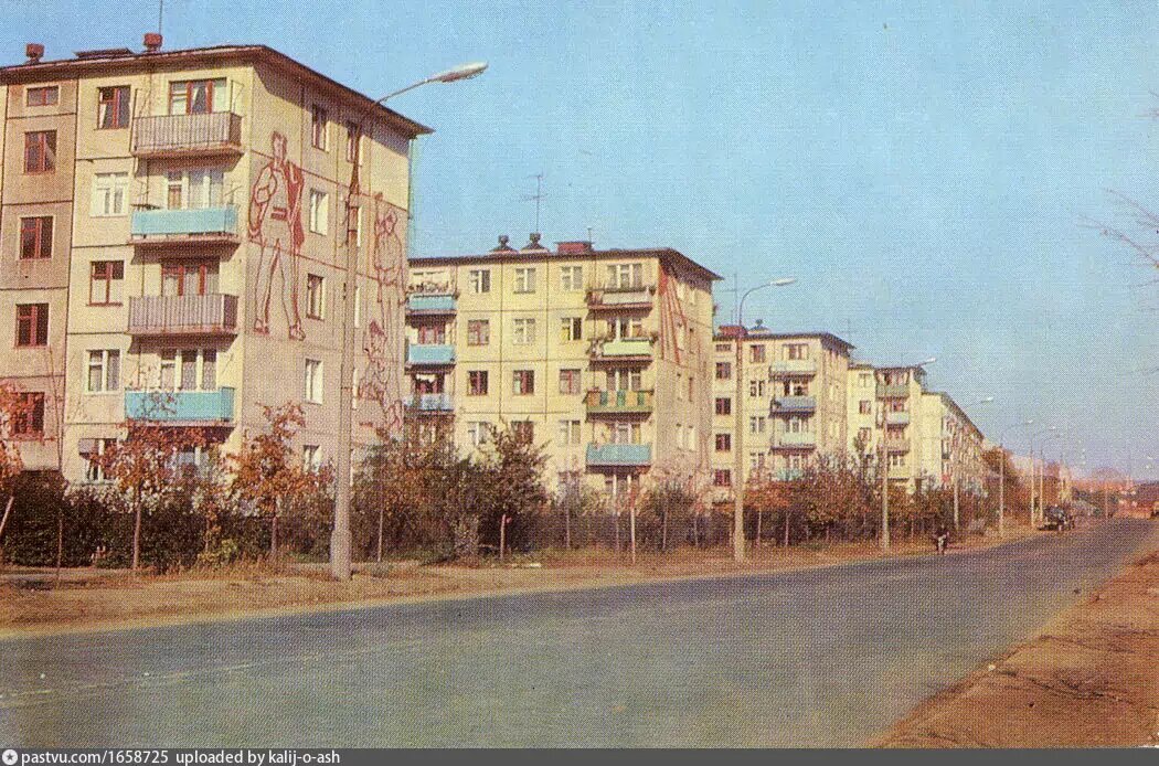 И скольео ещё лет наш простой народ, будет жить вот в таких -Бараках- квартирного типа?
