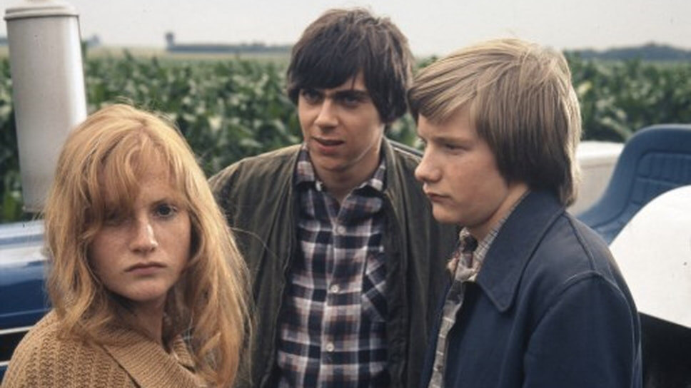 «Не знаю, говорила ли я себе когда-нибудь, что хотела стать актрисой. В конце концов, это становится социальной функцией — вы актриса и зарабатываете этим на жизнь, но вначале это скорее вопрос выживания или существования определенным образом» Слева направо: Изабель Юппер, актеры Патрик Дебакер и Даниэль Мартен в телефильме «Хозяин пансиона», 1972 год.📷Фото: Daniel Lefevre / Ina / AFP