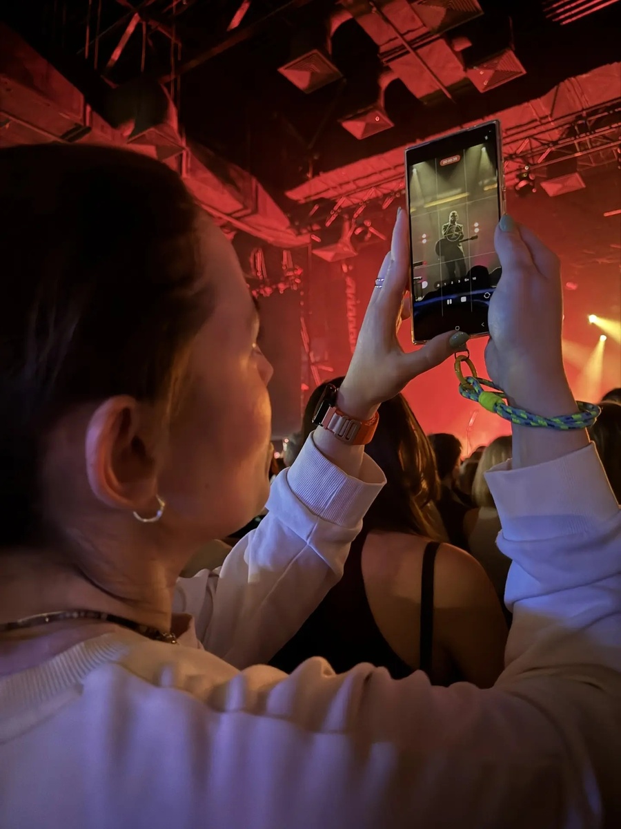 Сосредоточенная видеосъёмка.