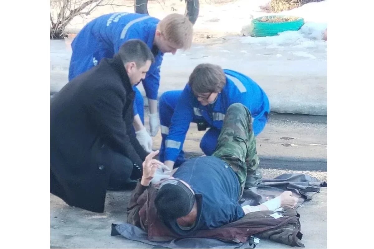    Курский спасатель вовремя оказал помощь человеку, который сломал ногу