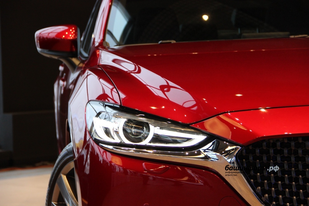     "Көндәш хатын белән ярышып яшибез..."