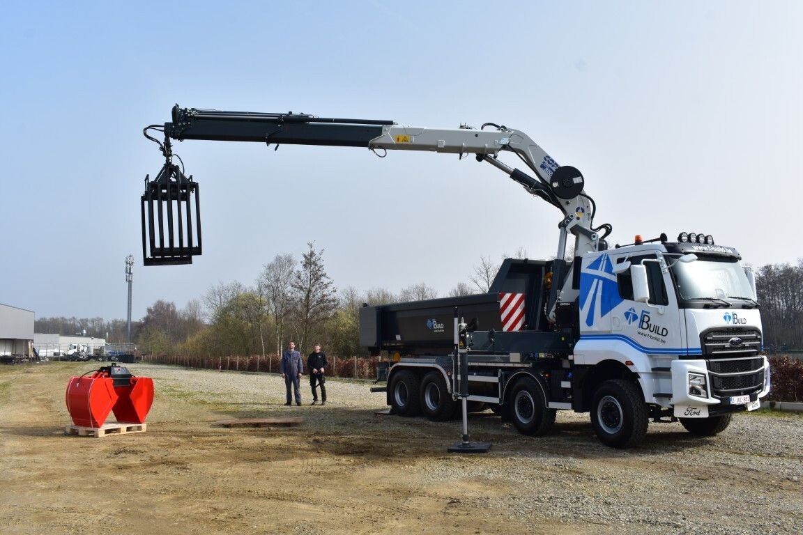 Экстрафункции КМУ с выводом на оголовок позволяют работать с любым навесным оборудование, а не только тем что на картинке.