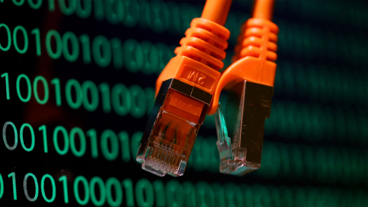    Интернет хакер сетевой кабель \ Global Look Press