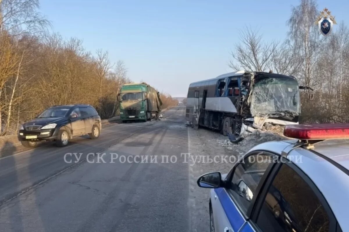    Под Тулой произошло смертельное ДТП с пассажирским автобусом и грузовиком