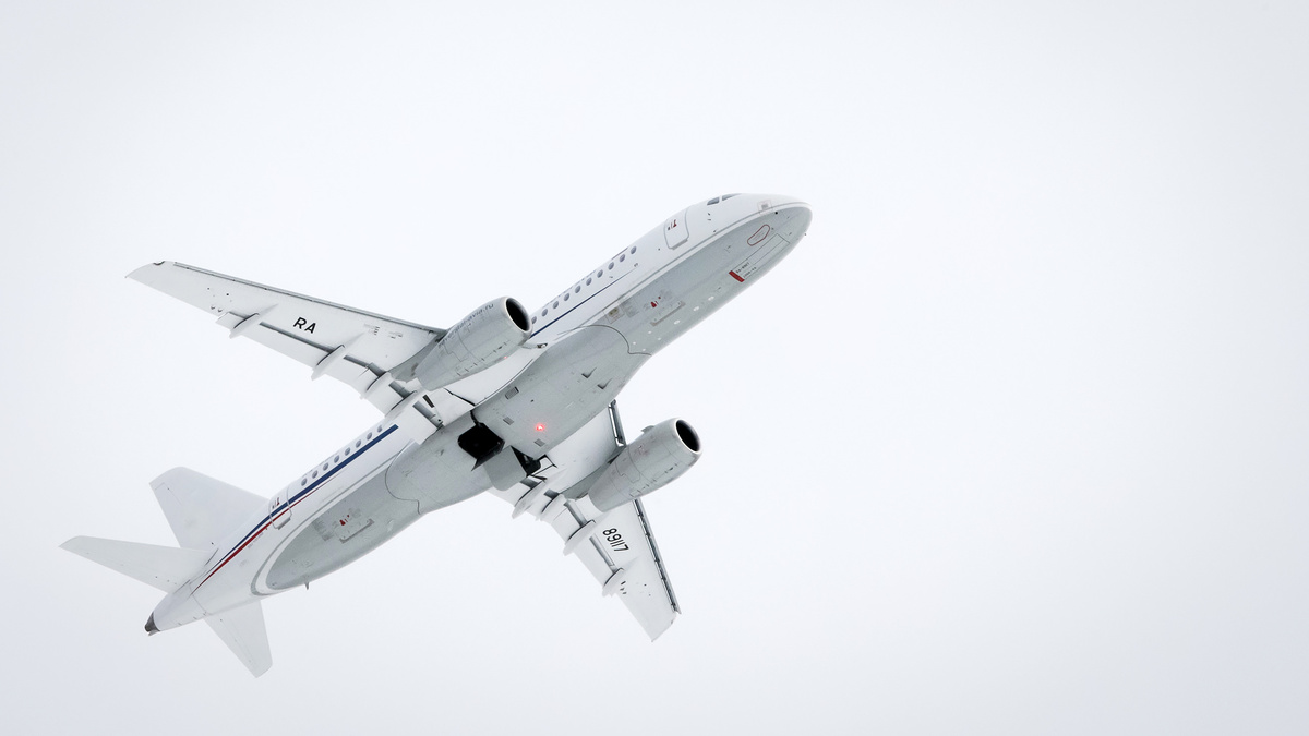    Sukhoi Superjet 100 Сухой супер джет 1000 ГЛП