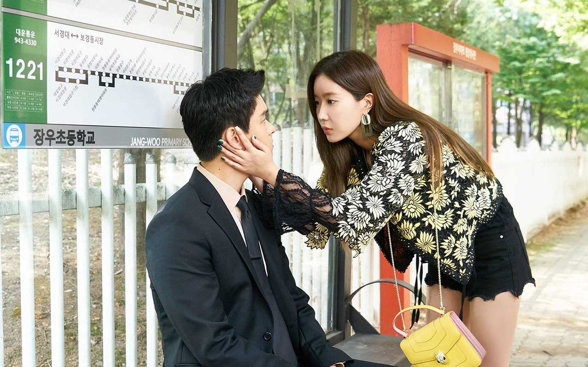 Кадр из сериала "Элегантная семья"