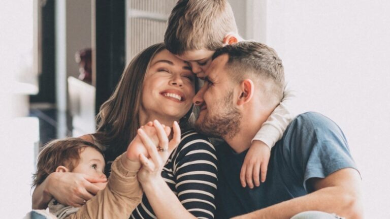    Иллюстрация к материалу: Секреты крепкого брака с детьми: что на самом деле важно для родителей