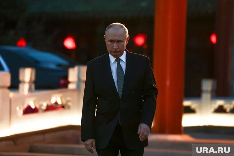 Президенту США хотелось бы видеть лидеров России (на фото - Владимир Путин) и Китая в роли слабаков, говорит политолог Александр Носович
Фото: Владимир Андреев © URA.RU