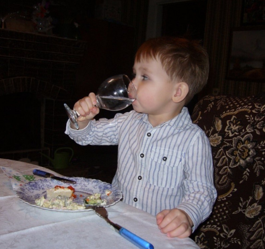 Сыну 2,6. Фото сделала бабушка. Встречаем Новый год у моих родителей дома