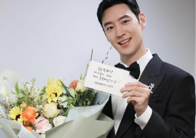 Актер Ли Чжэ Хун в 42 года пожалел, что ради любви фанатской так и не познал любви реальной