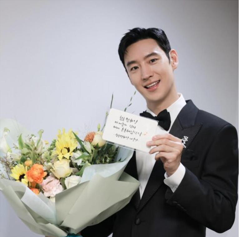 Корейский актер Ли Чже Хун.