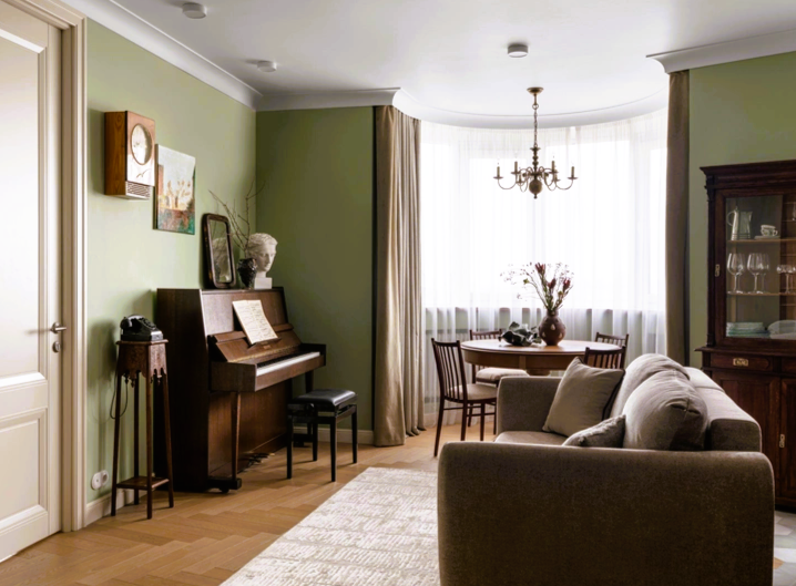 Винтажные часы, хрусталь, винил — смотрите, как я полностью изменил свою старую советскую квартиру до неузнаваемости