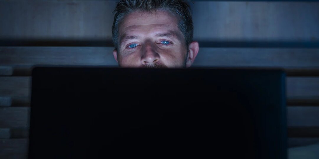 Почему молодежь массово променивает реальные отношения на общение с нейросетями