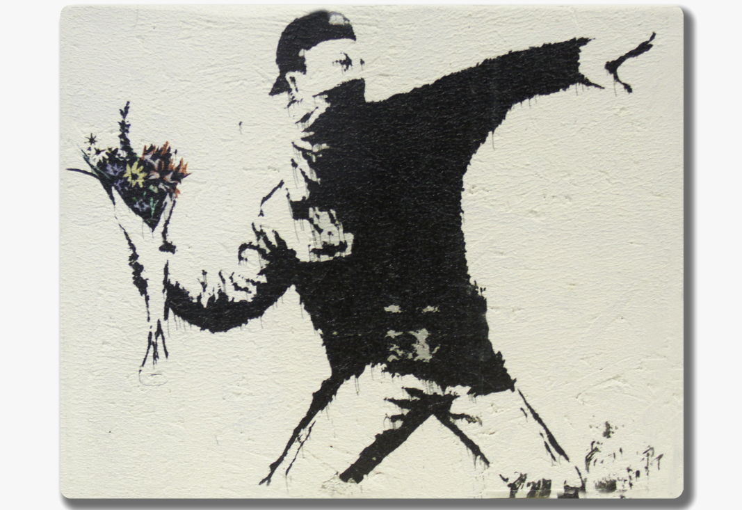 Популярная работа Бэнкси "Метатель Цветов" 