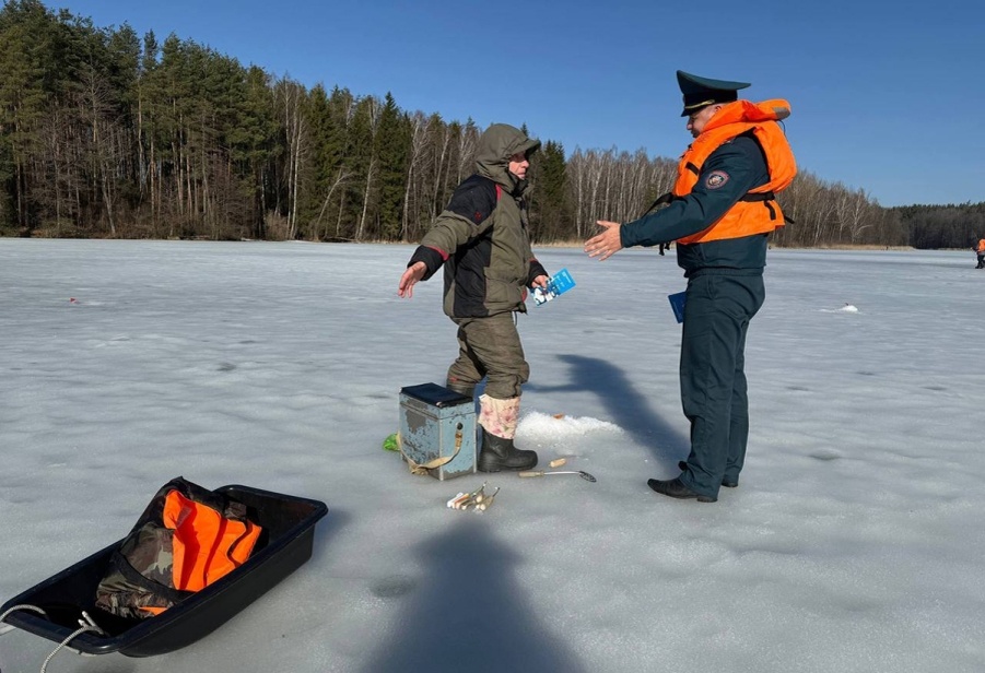     "Под ногами лед и бездна". Рассказываем, как корреспондент "СП" побывала в рейде со спасателями
