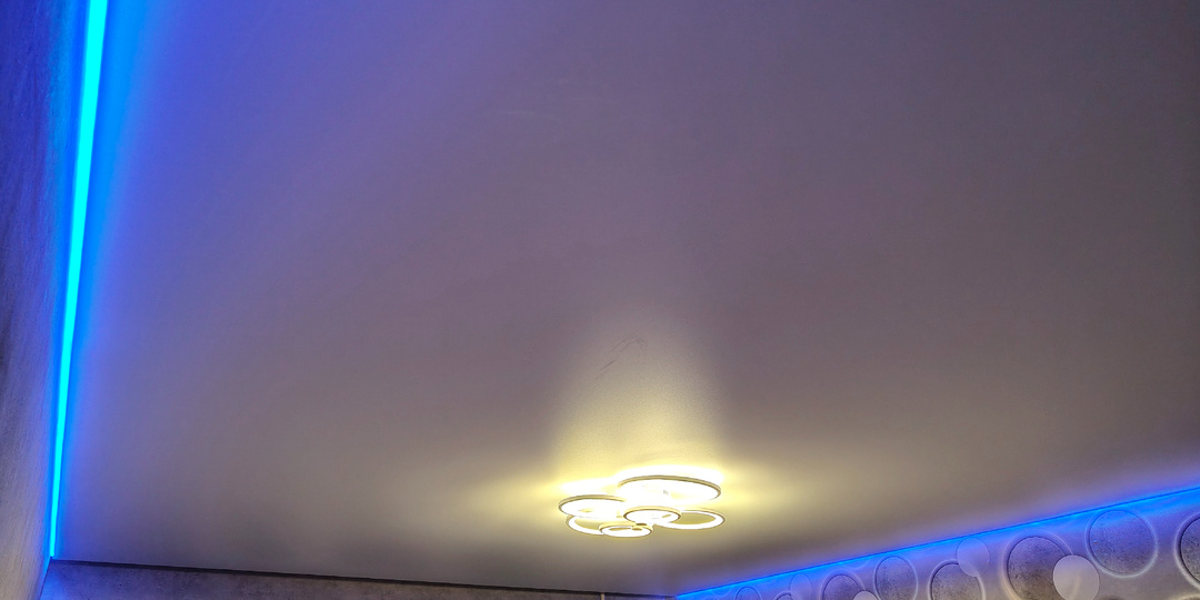 Как нам потолок натяжной делали 😅