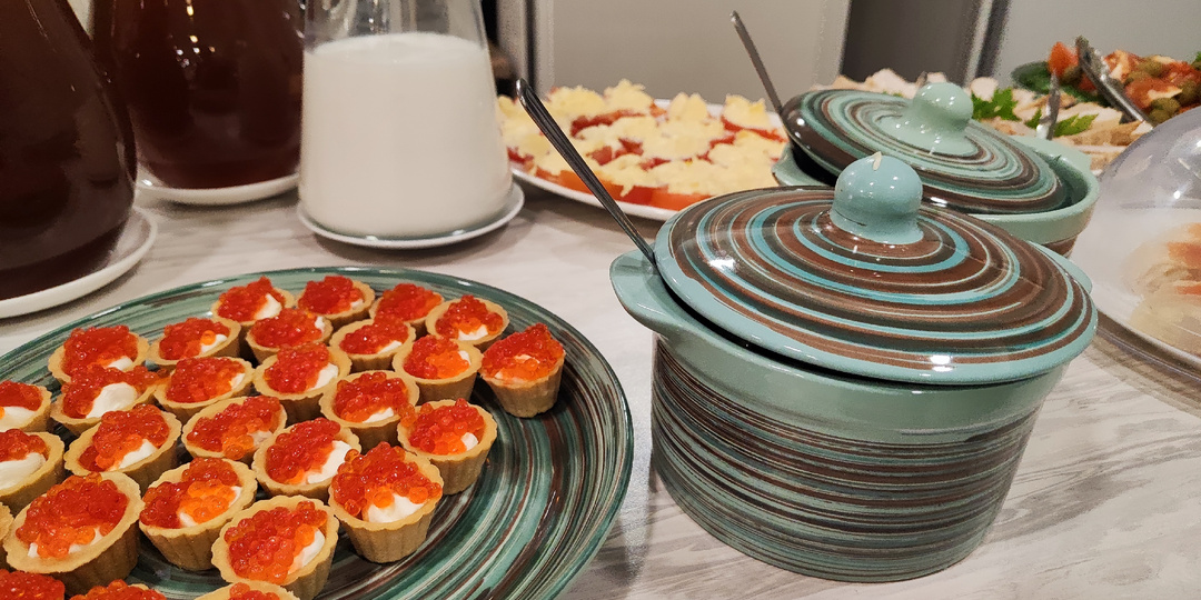 Обзор отеля «Серафима» в Архангельске, где номер стоит 4700 за ночь: красная икра на завтрак и несвежие закуски