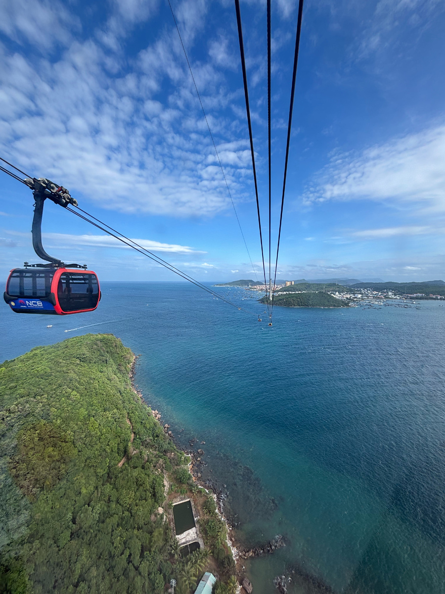  вид из кабинки на канатной дороге