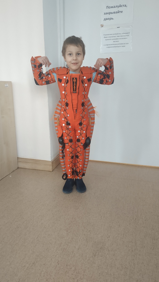 Костюм Атлант очень нравится маленьким посетителям НПЦ на Мичуринском 