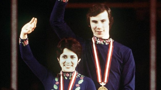 Роднина и Зайцев на пьедестале почёта. Фото Яндекс.Картинки. 